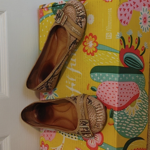 Nurture Flats - Picture 1 of 3